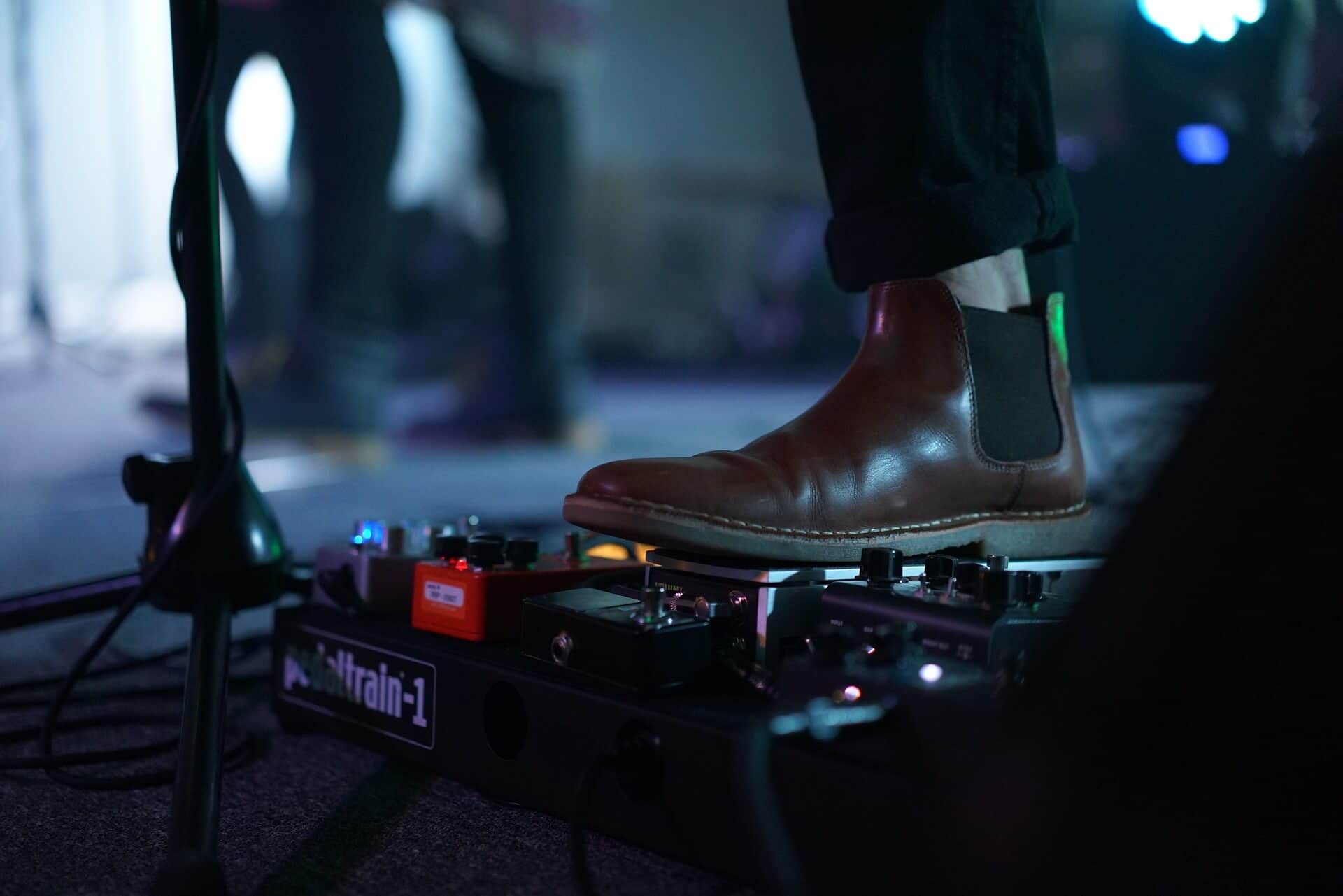 MIDI controller sustain pedal