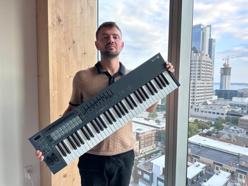 me with 61 key controller