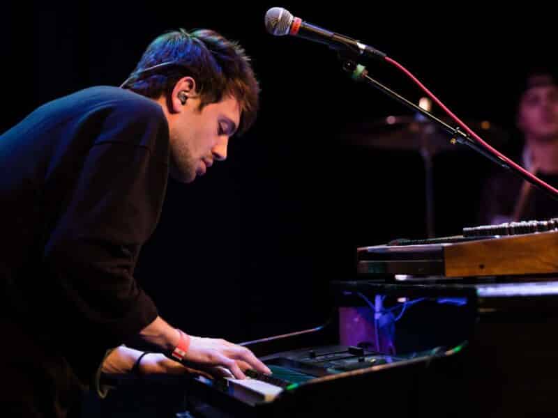 playing digital pianos