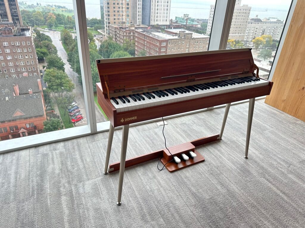 side view of Donner ddp80